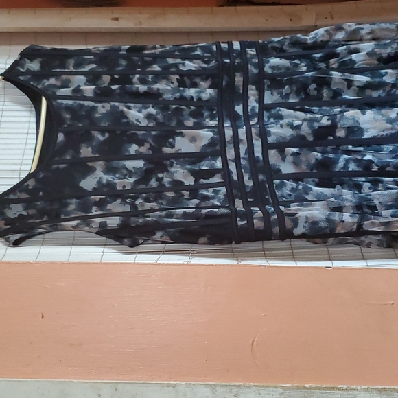 Roaman's Multicolor Abstract Aztek dress. Size 20. - Picture 3 of 6